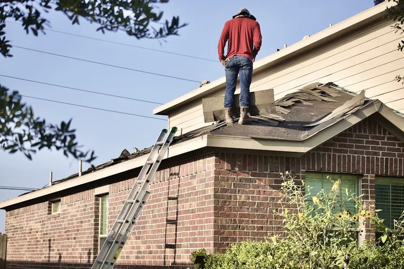 Professional roofer working on a residential roof in Fort Myer Heights